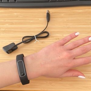 Garmin vivosmart 4 Activity Tracker + Heart Rate - Black small